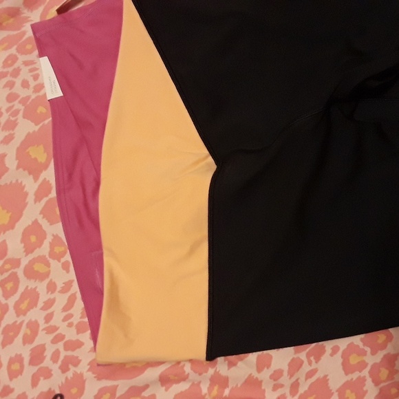 VS live ON POINT crop leggings - Picture 2 of 6